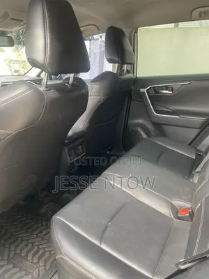 Toyota RAV4 XLE 2021 Black