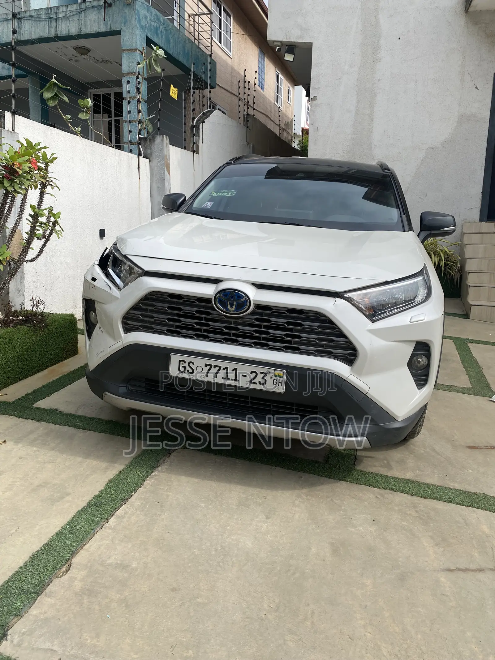 Toyota RAV4 XLE 2021 Black