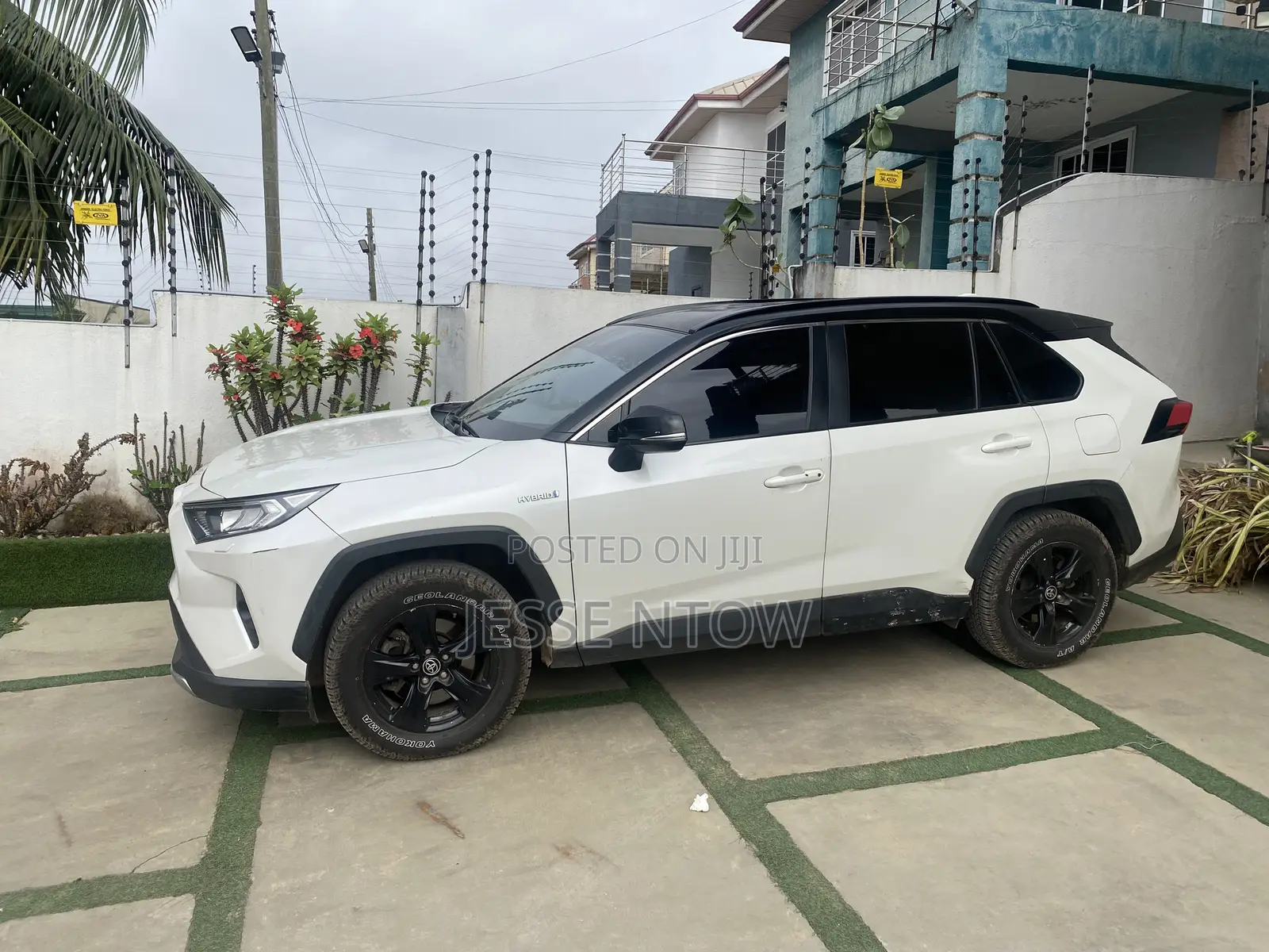 Toyota RAV4 XLE 2021 Black
