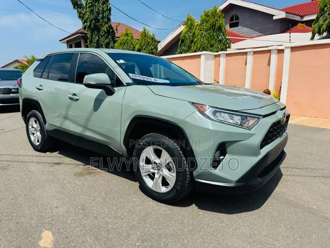 Toyota RAV4 XLE 2021 Green