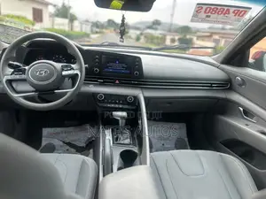 Hyundai Elantra SE 2021 Red