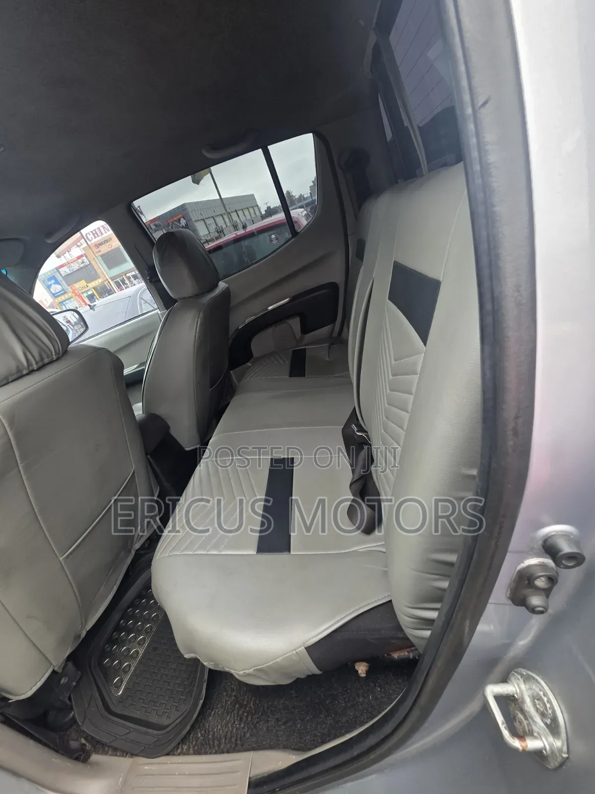 Mitsubishi L200 2012 Silver