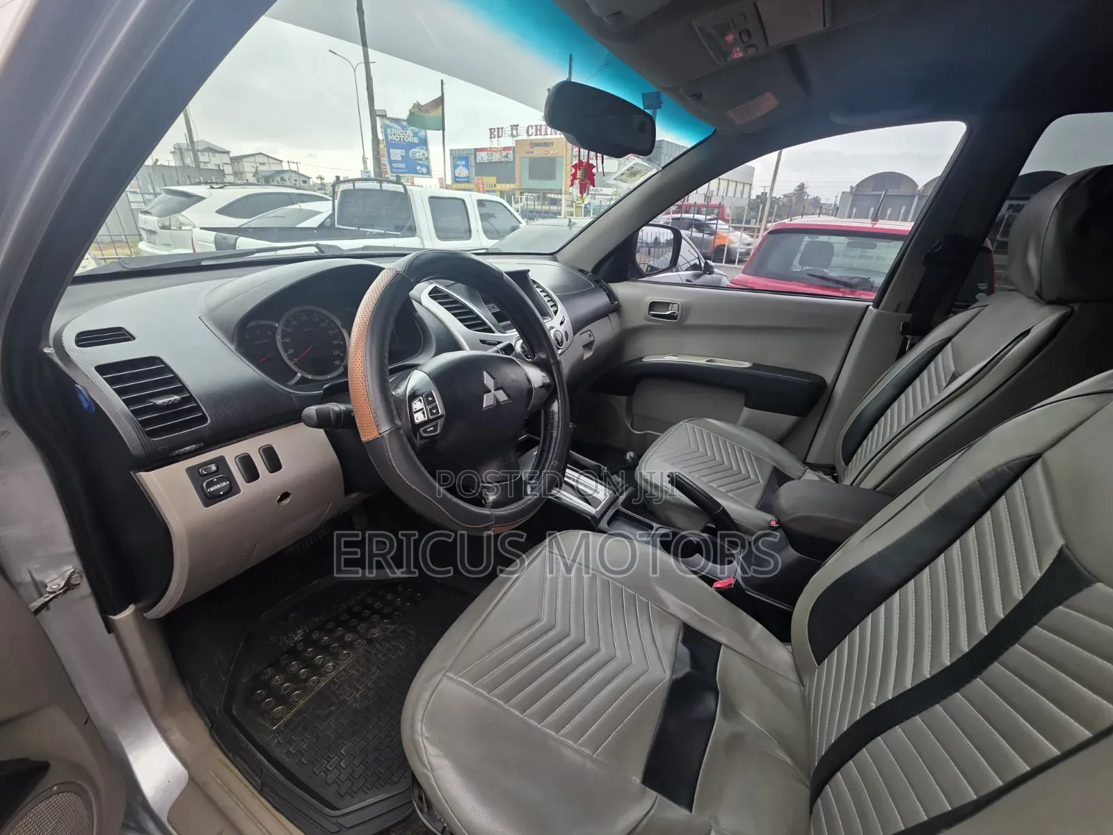 Mitsubishi L200 2012 Silver