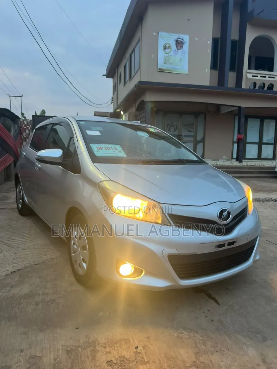 Toyota Vitz 2013 Silver
