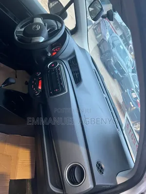Toyota Vitz 2013 Silver
