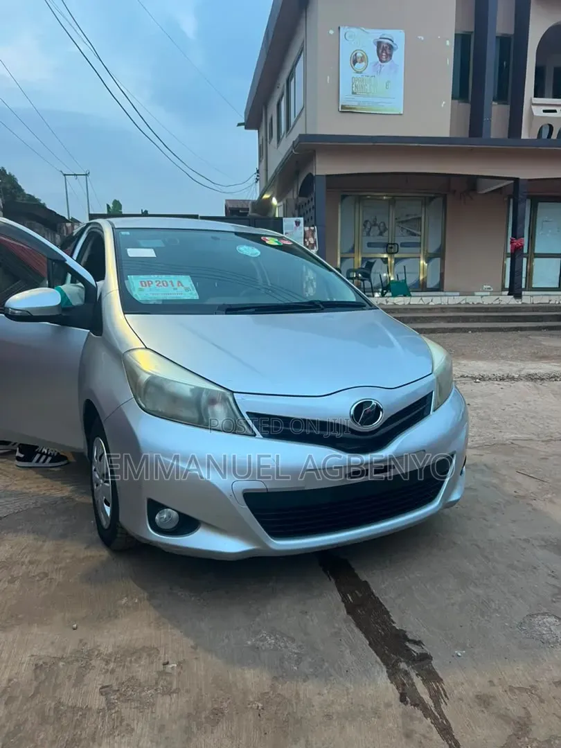 Toyota Vitz 2013 Silver