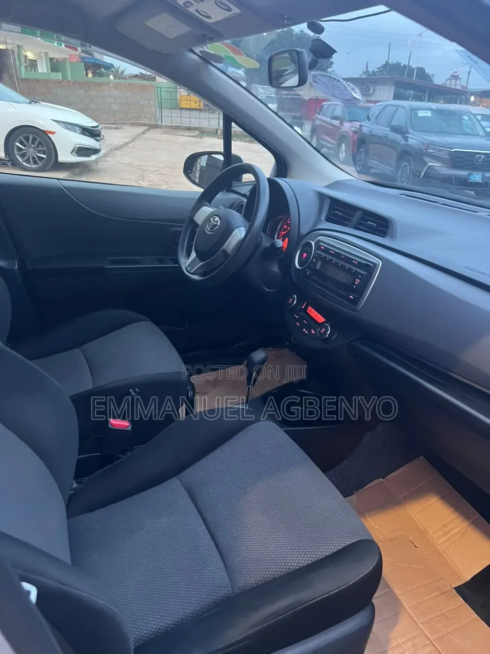 Toyota Vitz 2013 Silver