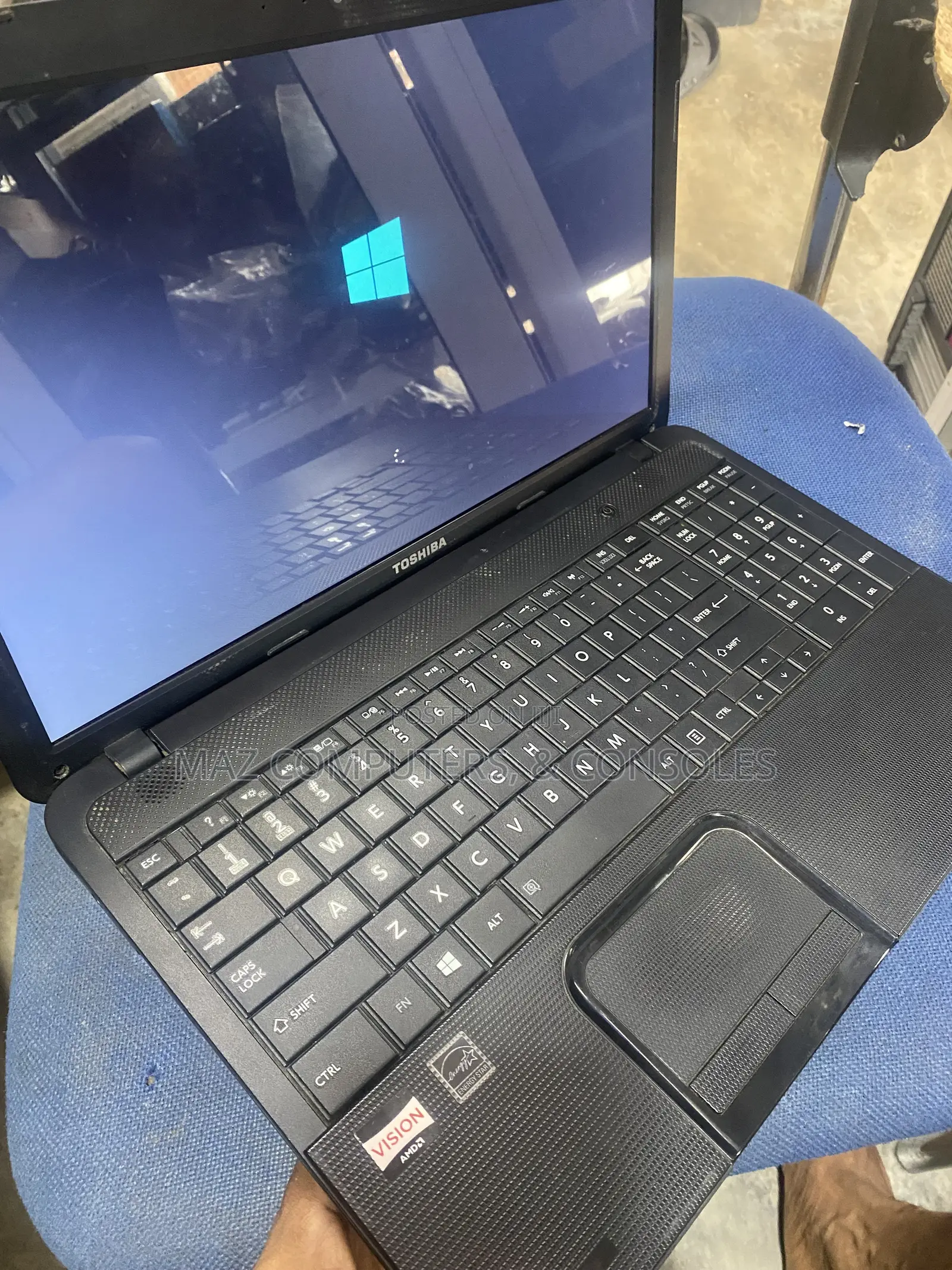 Laptop Toshiba Satellite C855 4GB AMD HDD 500GB