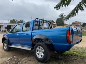 Nissan Hardbody 2010 Blue