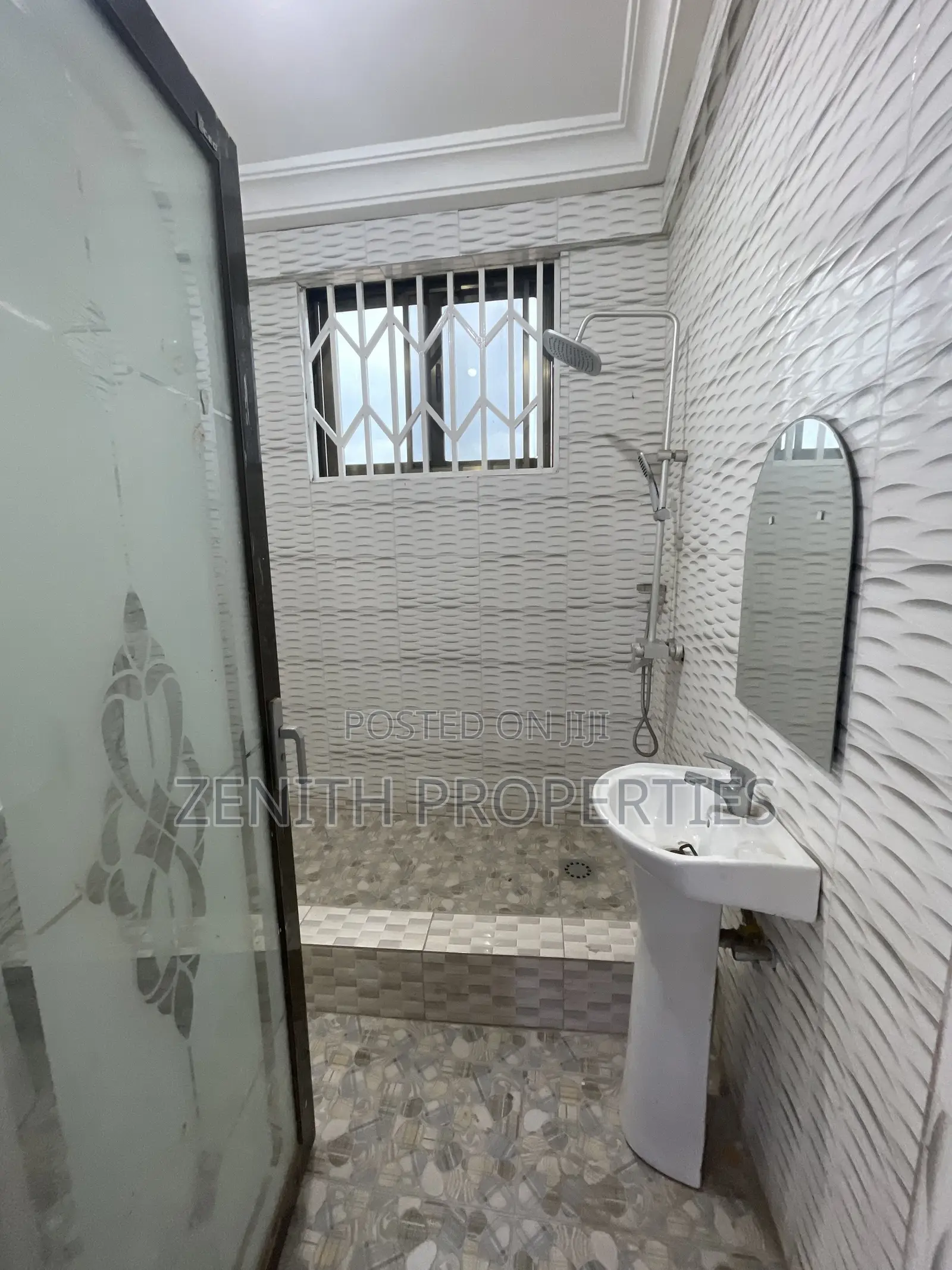 2bdrm Apartment in Zenith Realty, West Hills Mall Area for rent