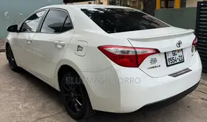 Toyota Corolla LE 4dr Sedan (1.8L 4cyl CVT) 2016 White