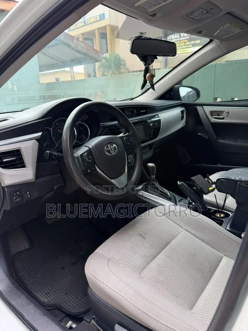 Toyota Corolla LE 4dr Sedan (1.8L 4cyl CVT) 2016 White