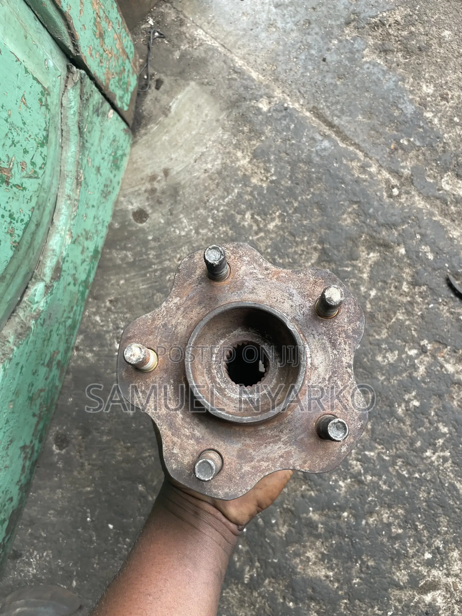 Nissan Rogue 2010 Back Hub 4x4