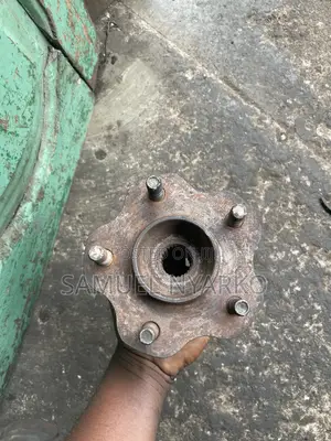 Nissan Rogue 2010 Back Hub 4x4
