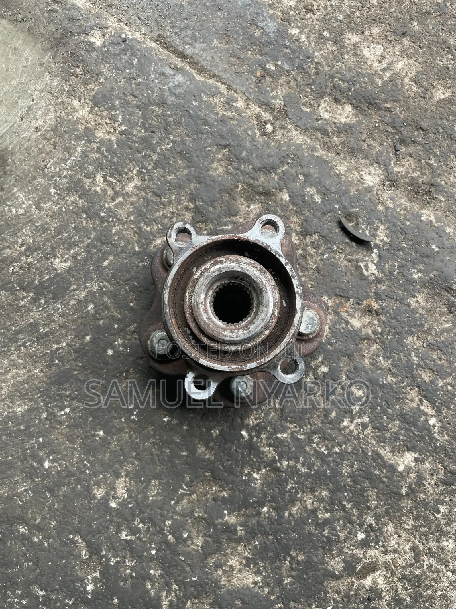 Nissan Rogue 2010 Back Hub 4x4