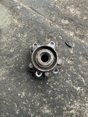 Nissan Rogue 2010 Back Hub 4x4