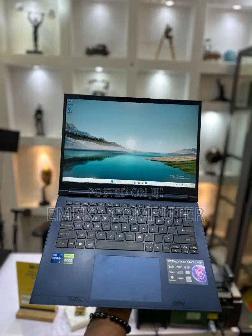 Laptop MSI Stealth 14 Studio A13VF 16GB Intel Core i7 SSD 512GB