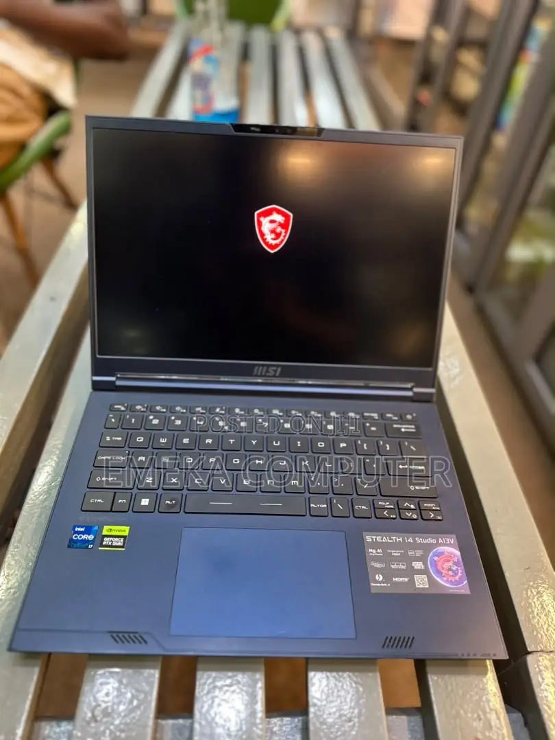 Laptop MSI Stealth 14 Studio A13VF 16GB Intel Core i7 SSD 512GB