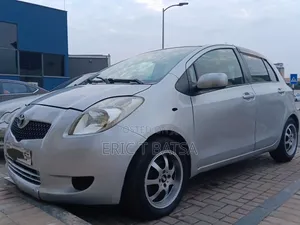 Toyota Vitz 1.3 AWD 5dr 2010 Silver