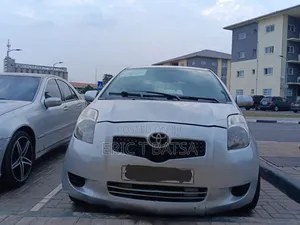 Toyota Vitz 1.3 AWD 5dr 2010 Silver