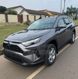 Toyota RAV4 XLE 2022 Gray