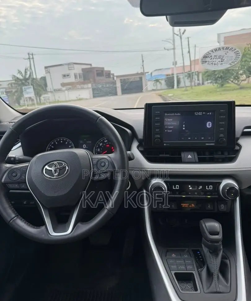 Toyota RAV4 XLE 2022 Gray
