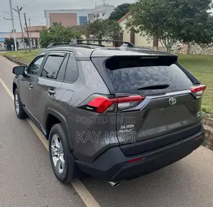 Toyota RAV4 XLE 2022 Gray