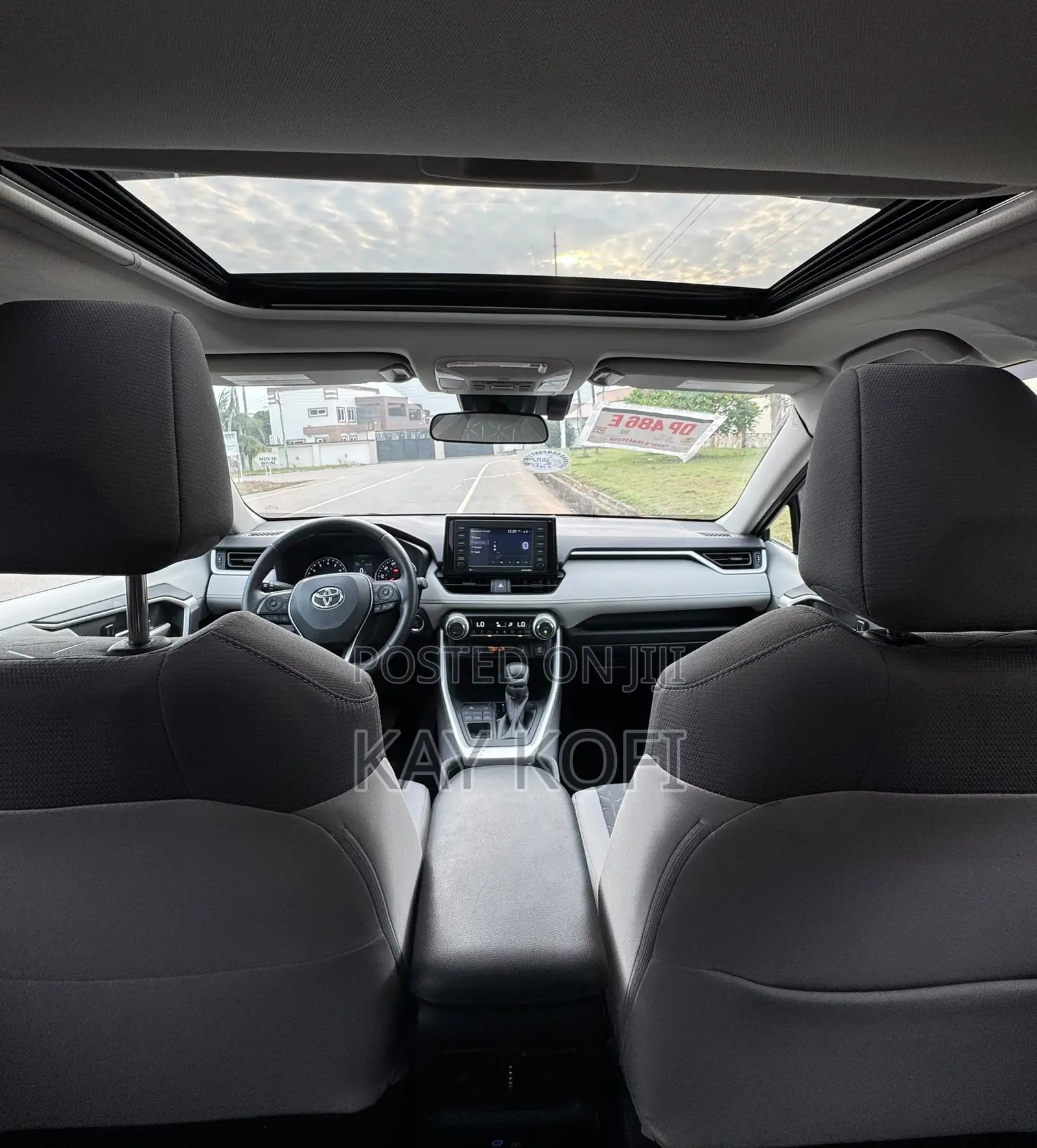 Toyota RAV4 XLE 2022 Gray