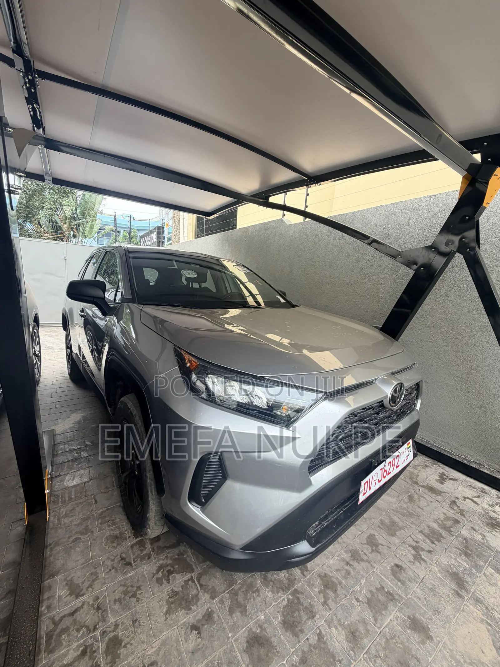 Toyota RAV4 LE 2022 Silver