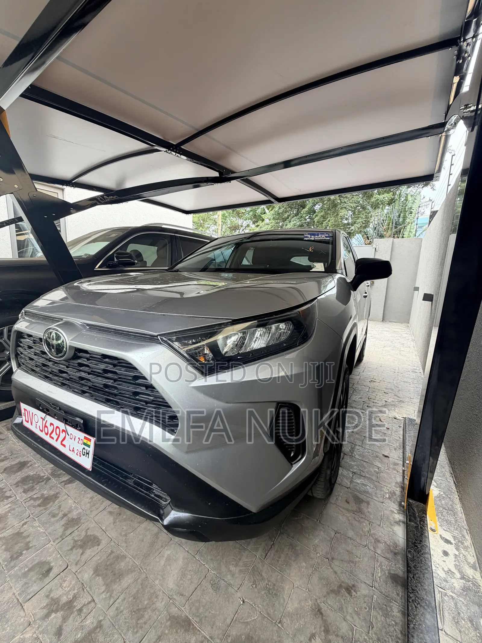 Toyota RAV4 LE 2022 Silver