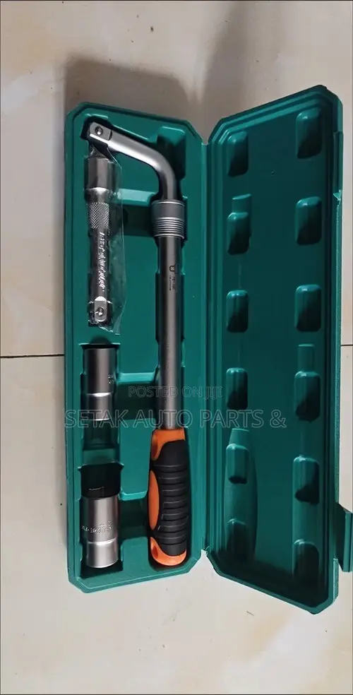 Heavy-Duty Telescopic Wheel Spanner Lug Wrench Set With 6-Gear System