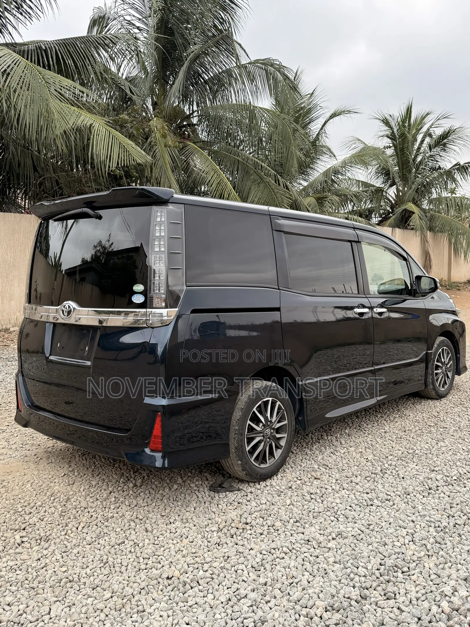 Toyota Voxy ZS Kirameki 2WD 8-Seater 2015