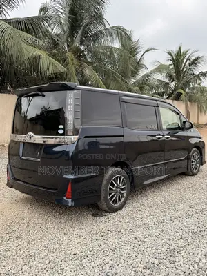 Toyota Voxy ZS Kirameki 2WD 8-Seater 2015