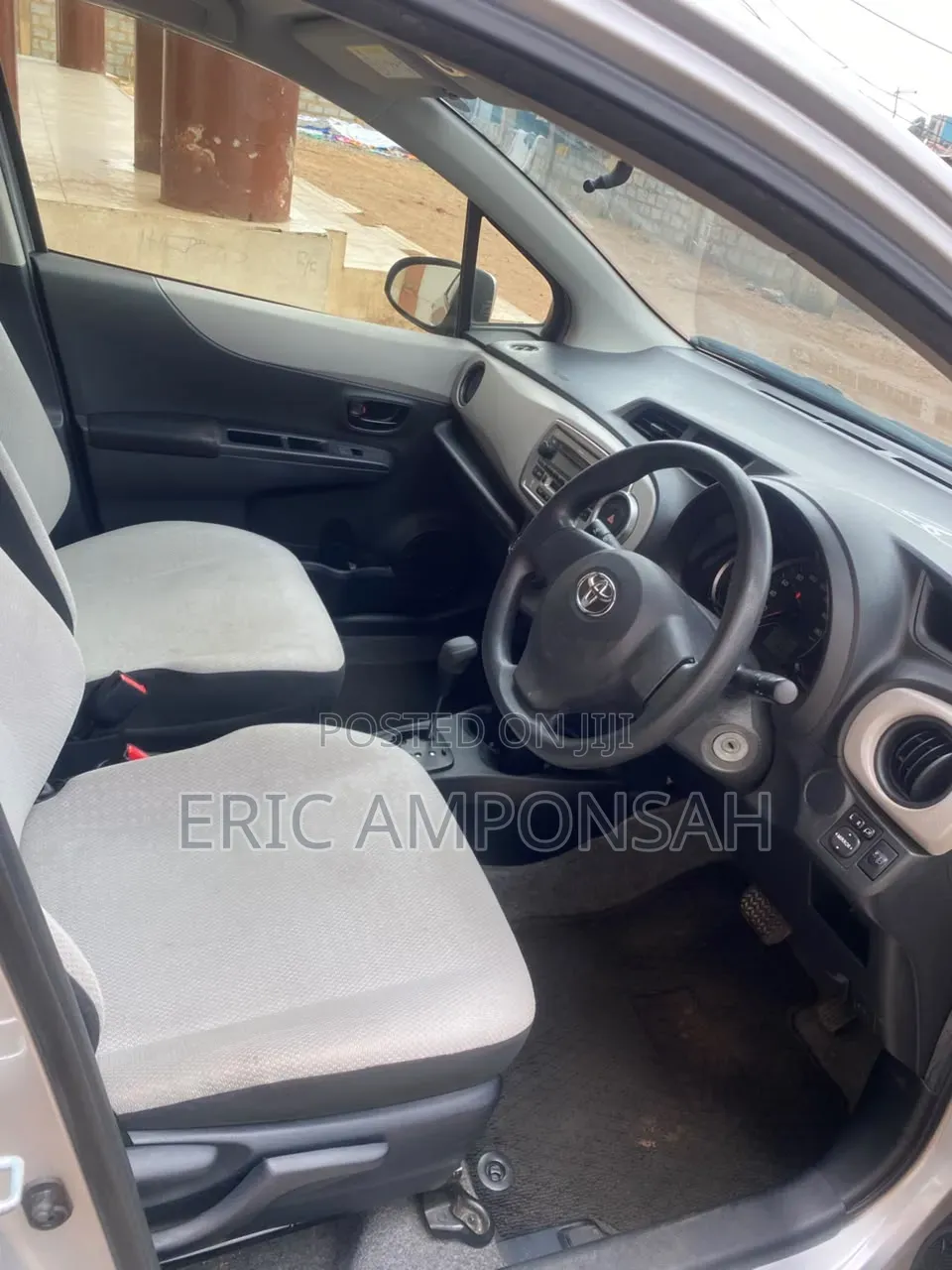 Toyota Vitz 2012 Silver