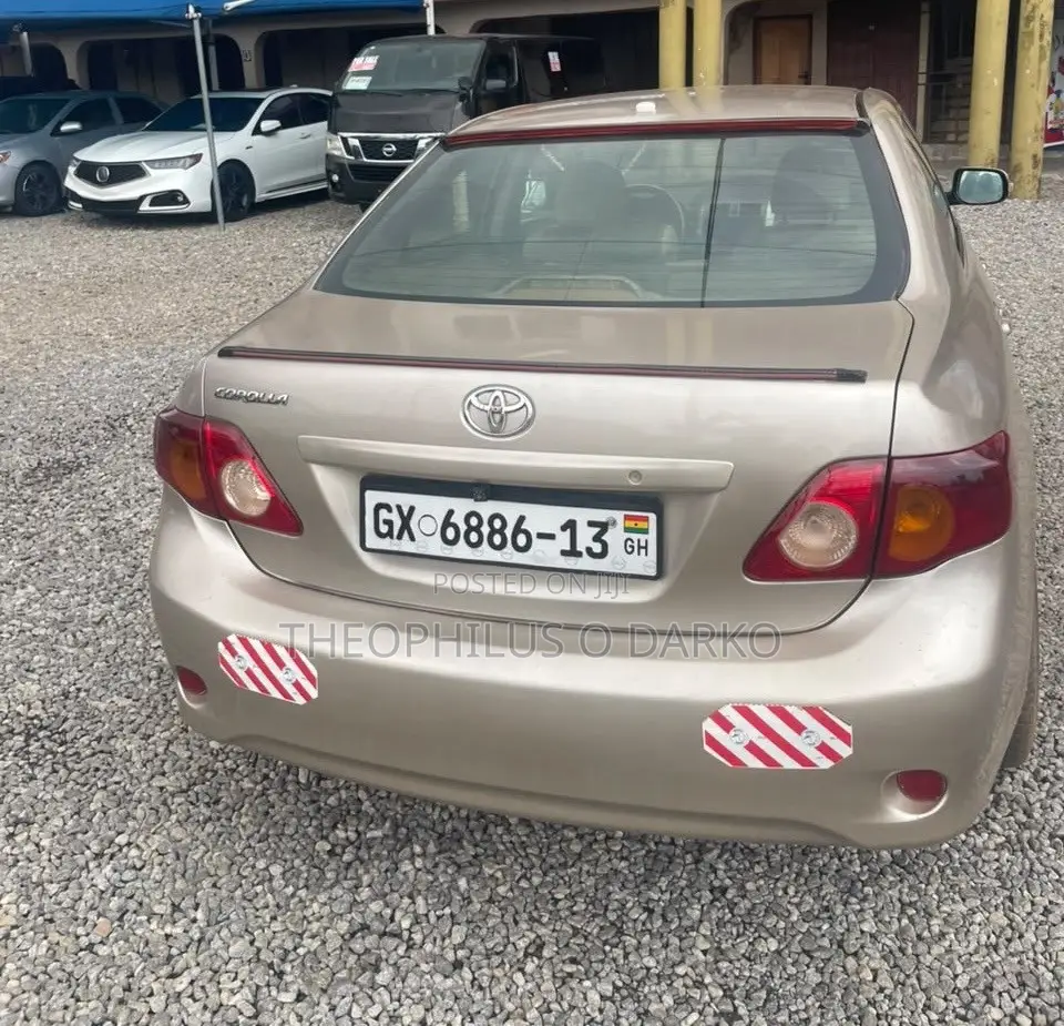 Toyota Corolla LE 4dr Sedan (1.8L 4cyl 4A) 2011 Gold