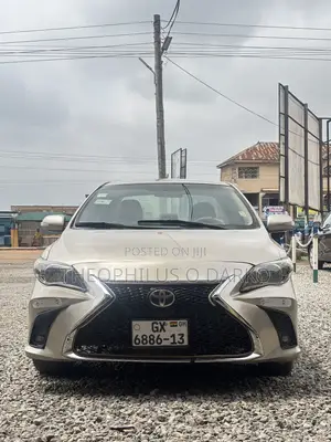 Toyota Corolla LE 4dr Sedan (1.8L 4cyl 4A) 2011 Gold