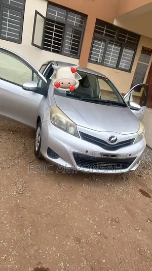 Toyota Vitz 2012 Silver