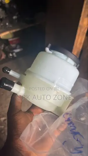 Toyota Camry/ Avalon 2004-2011 Power Steering Reservoir Tank