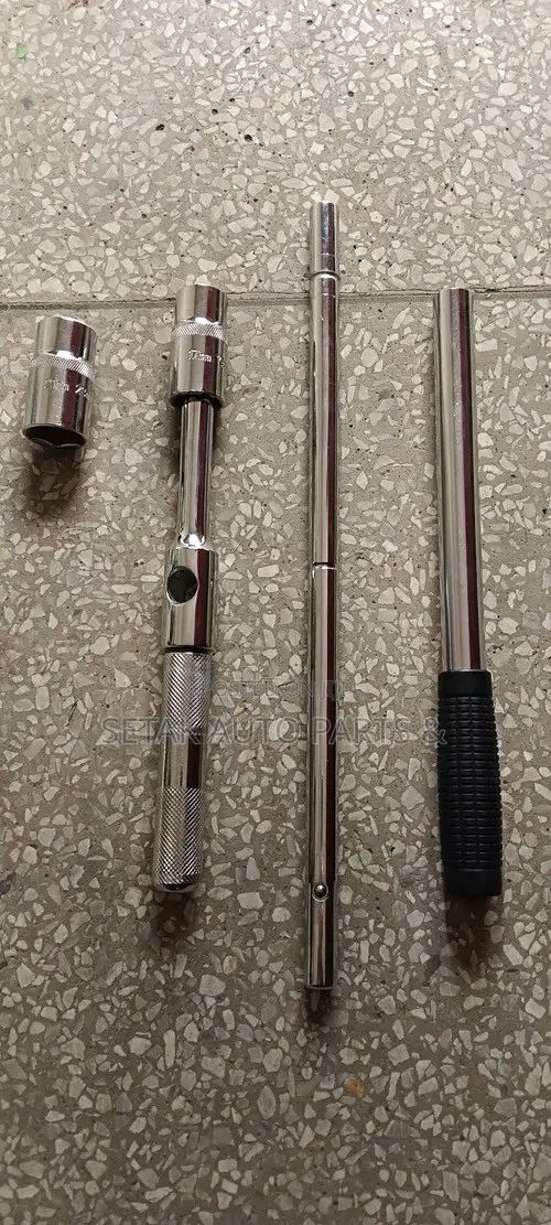 Heavy-Duty Telescopic Wheel Spanner Lug Wrench Set With 6-Gear System