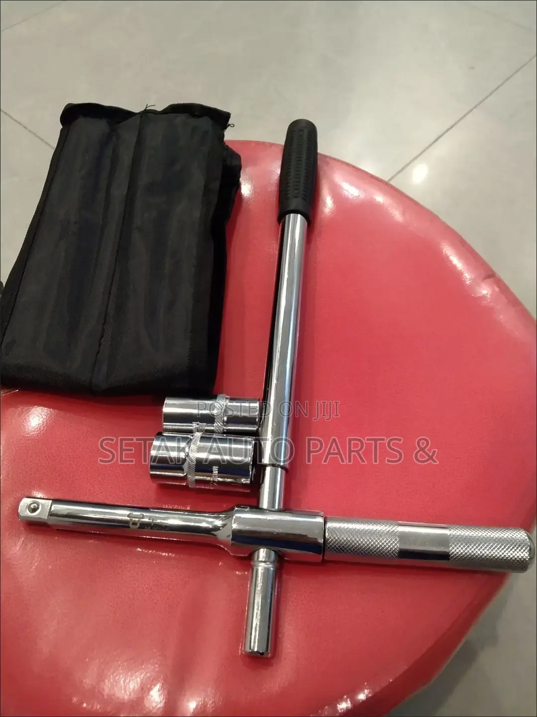 Heavy-Duty Telescopic Wheel Spanner Lug Wrench Set With 6-Gear System