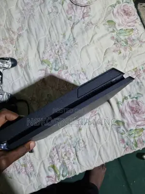 Ps4 Slim 500gb + Games + 2 Controllers