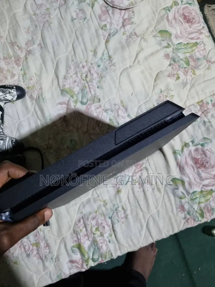 Ps4 Slim 500gb + Games + 2 Controllers