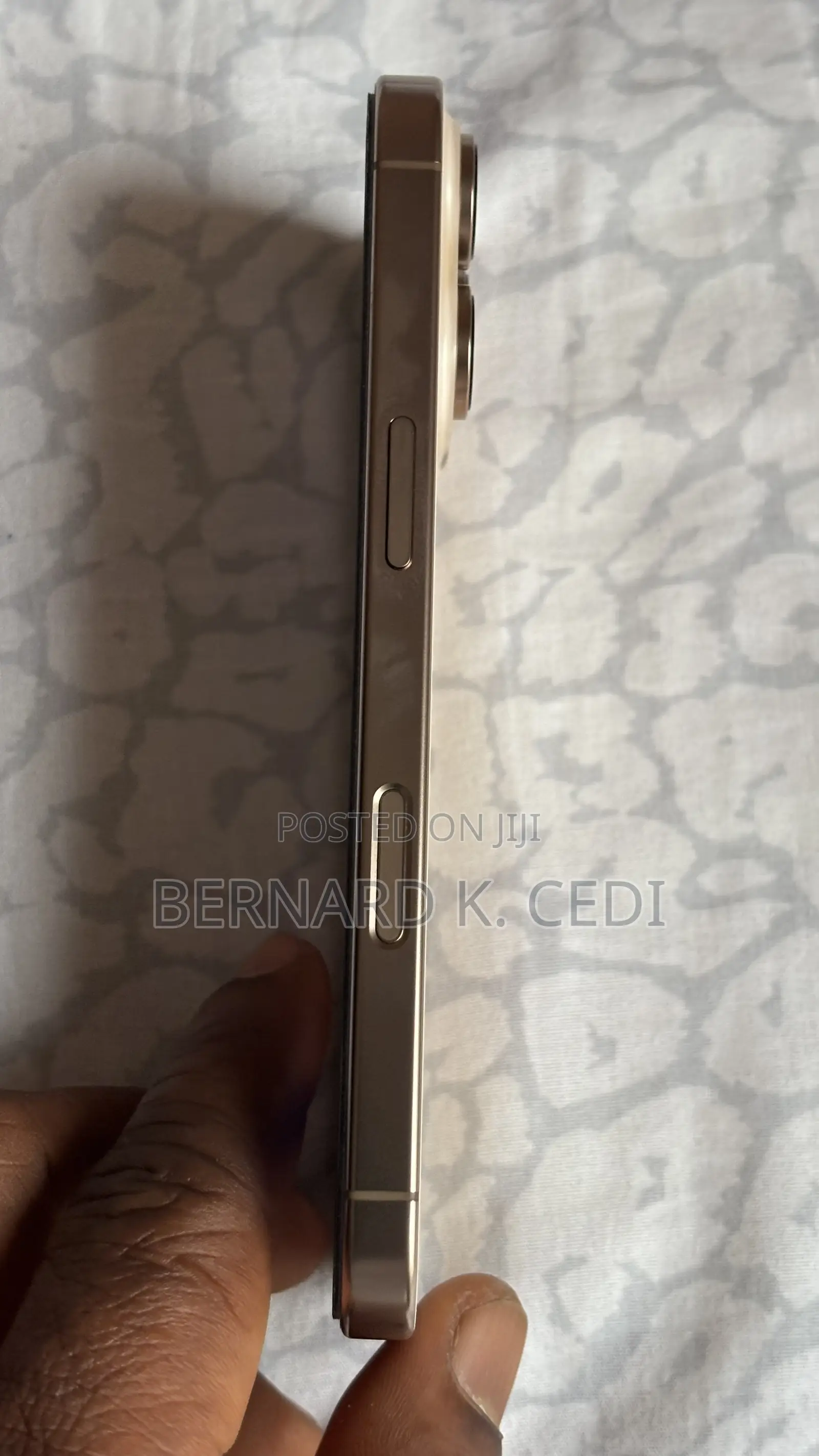 New Apple iPhone 16 Pro 1 TB Gold