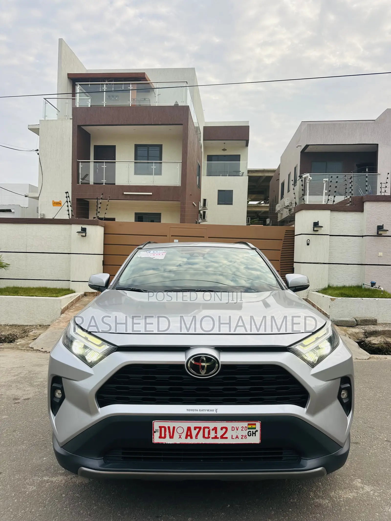 Toyota RAV4 XLE AWD 2020 Silver