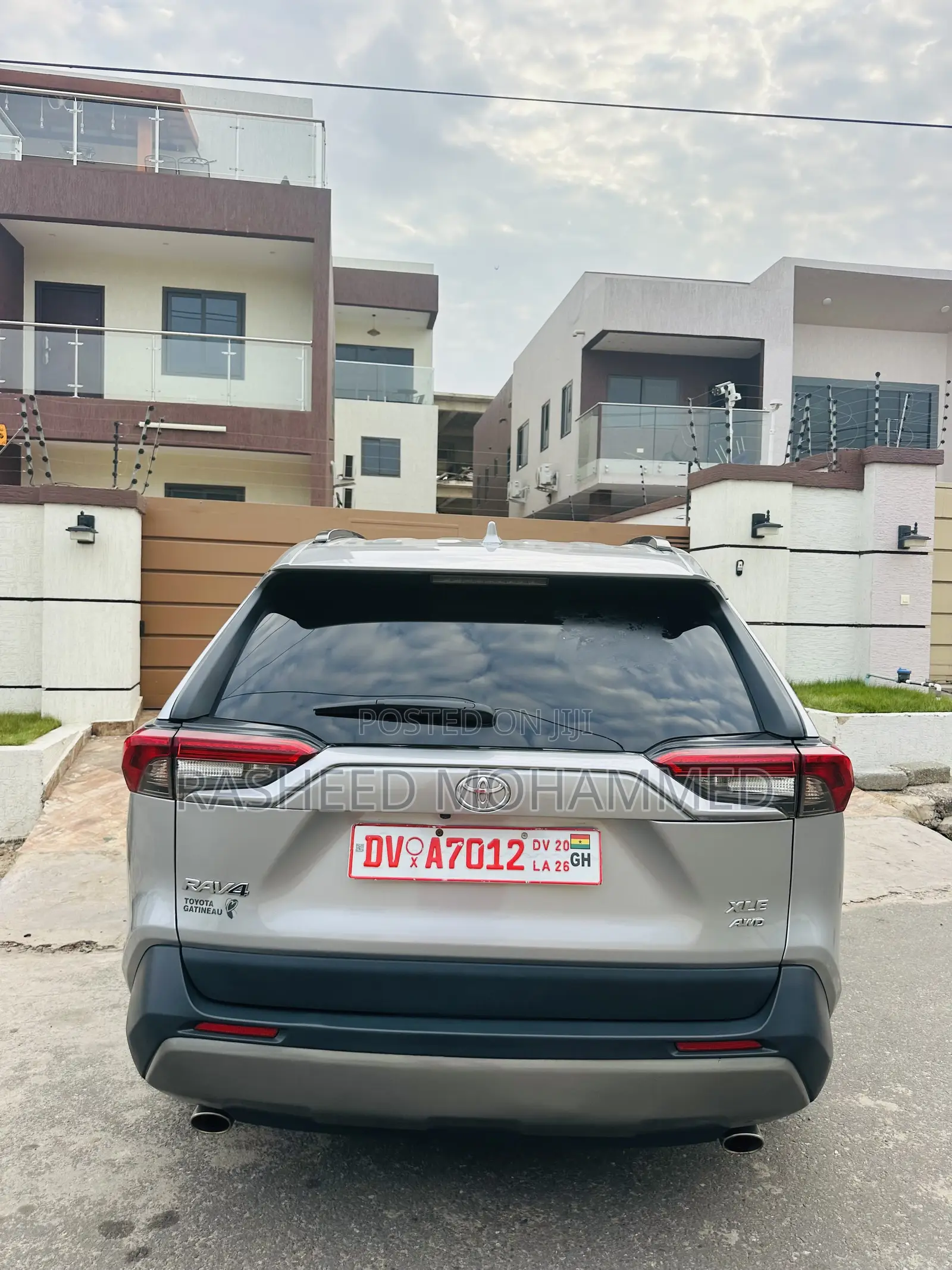 Toyota RAV4 XLE AWD 2020 Silver