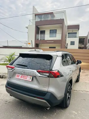Toyota RAV4 XLE AWD 2020 Silver