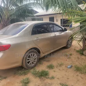 Toyota Corolla 2010 Gold
