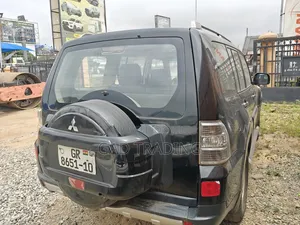 Mitsubishi Pajero 2010 Black