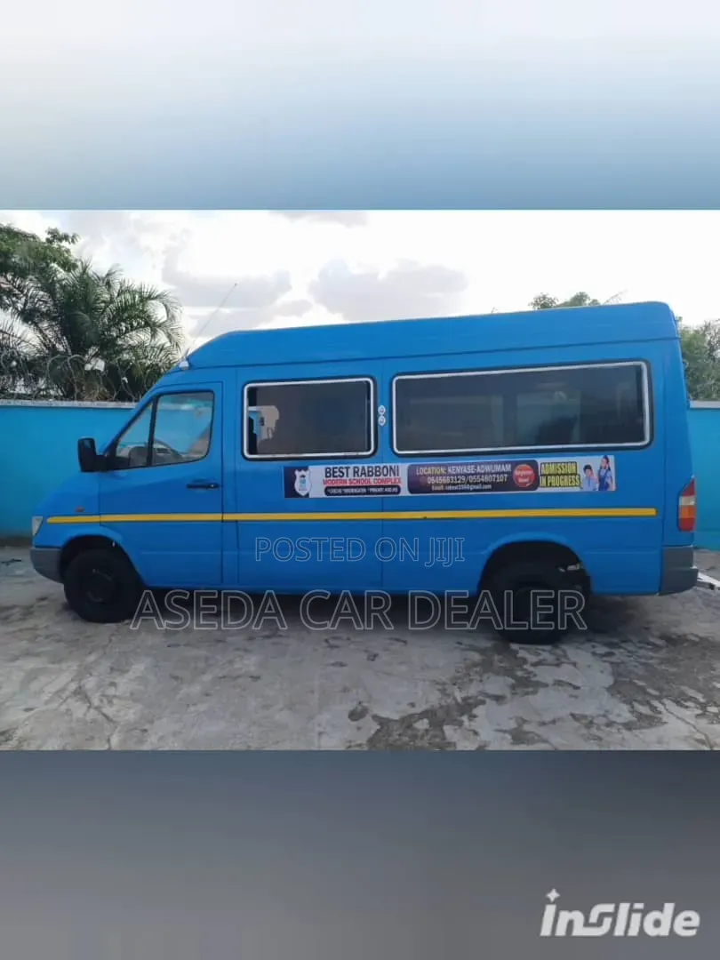 Mercedes-Benz Sprinter 2012 Blue