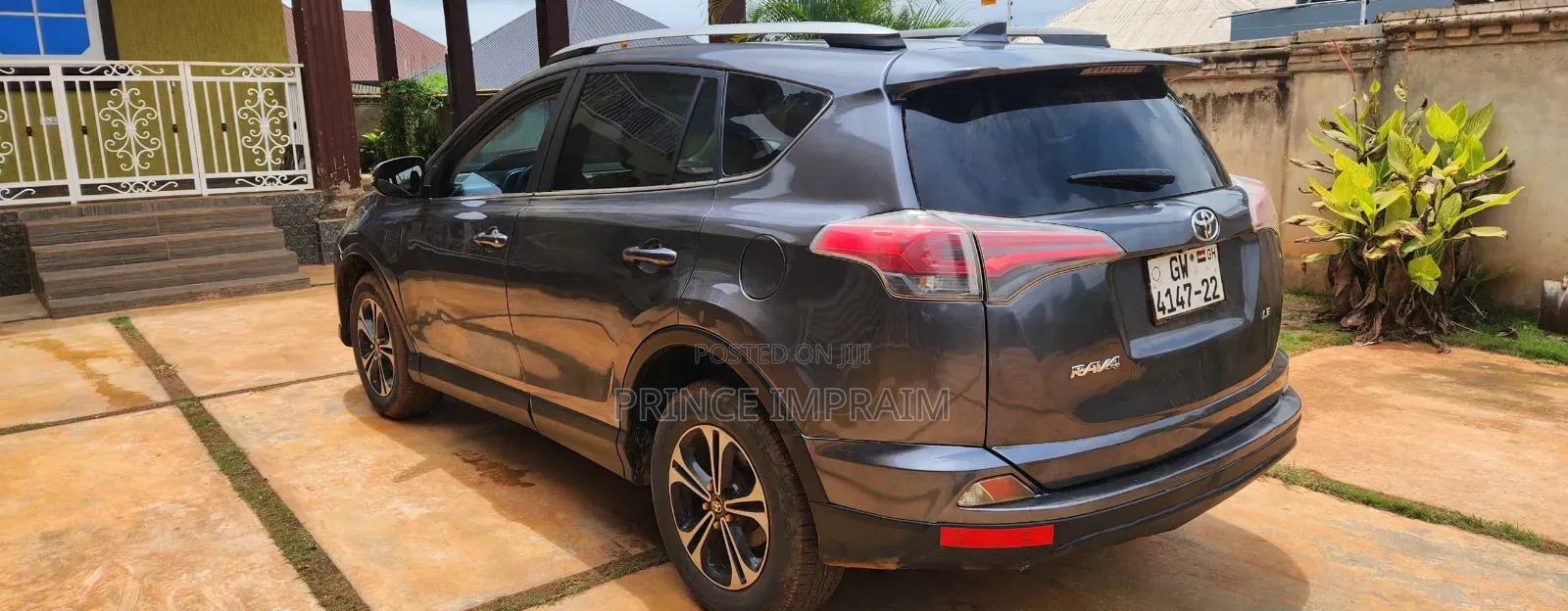 Toyota RAV4 LE 4dr SUV AWD (2.5L 4cyl 6A) 2018 Gray